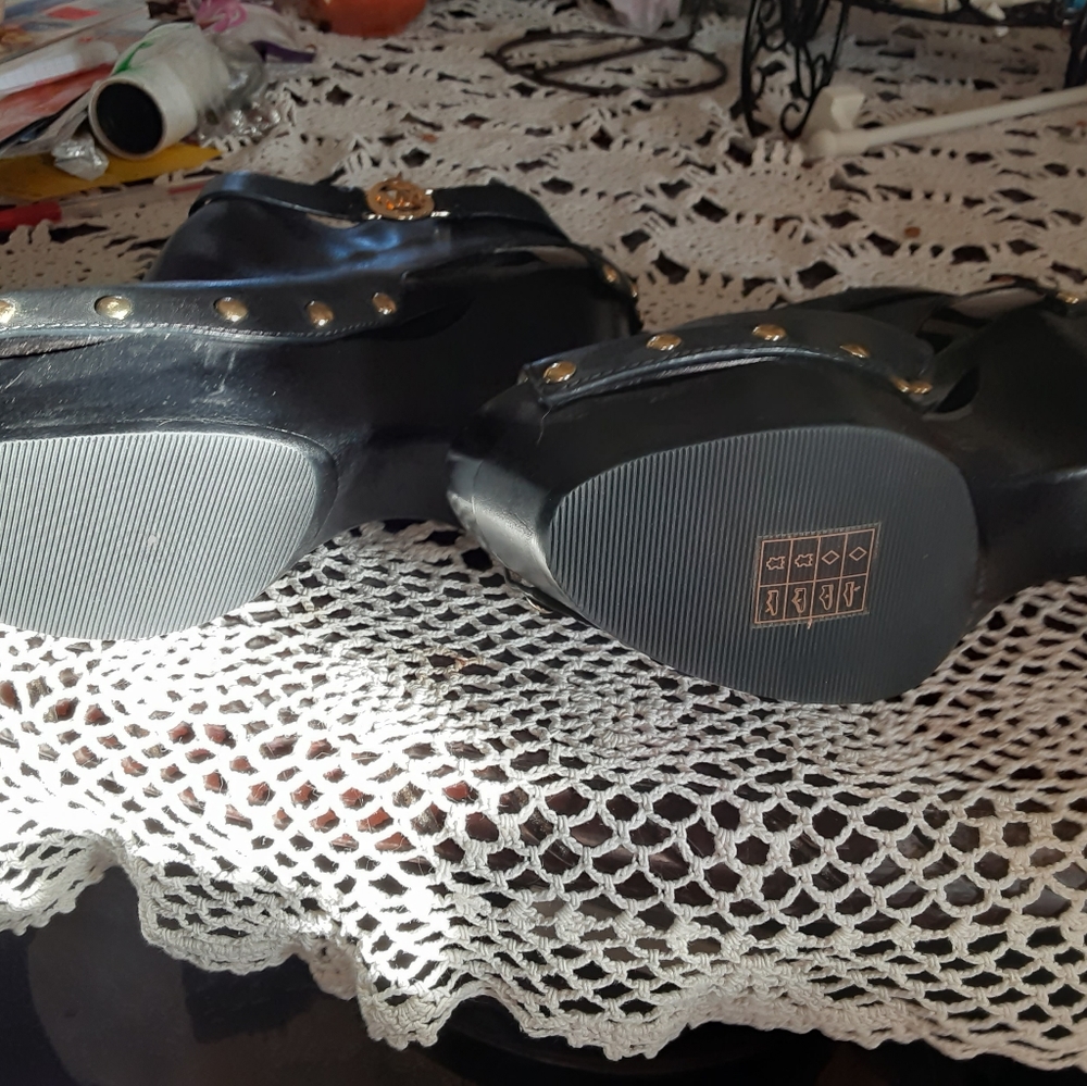 Women's shoes.